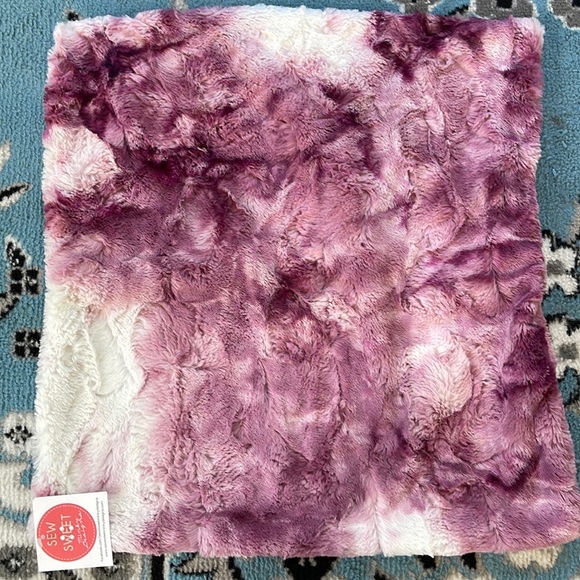 Sew Sweet by Minky designs fur cushion cover - Picture 1 of 4